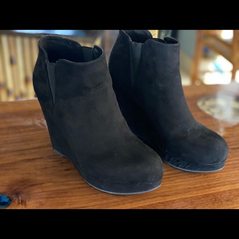 XAPPEAL Black suede size 8 wedge boots perfect condition